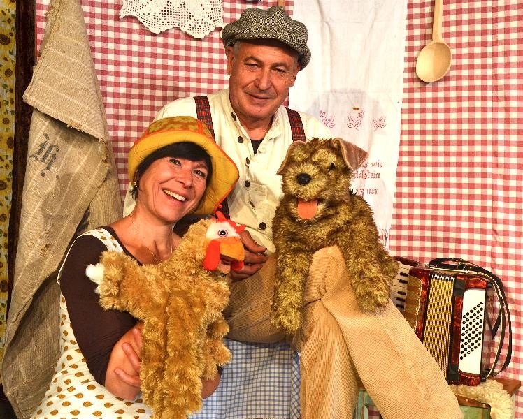 Frau + Herr Altmann mit Stofftieren